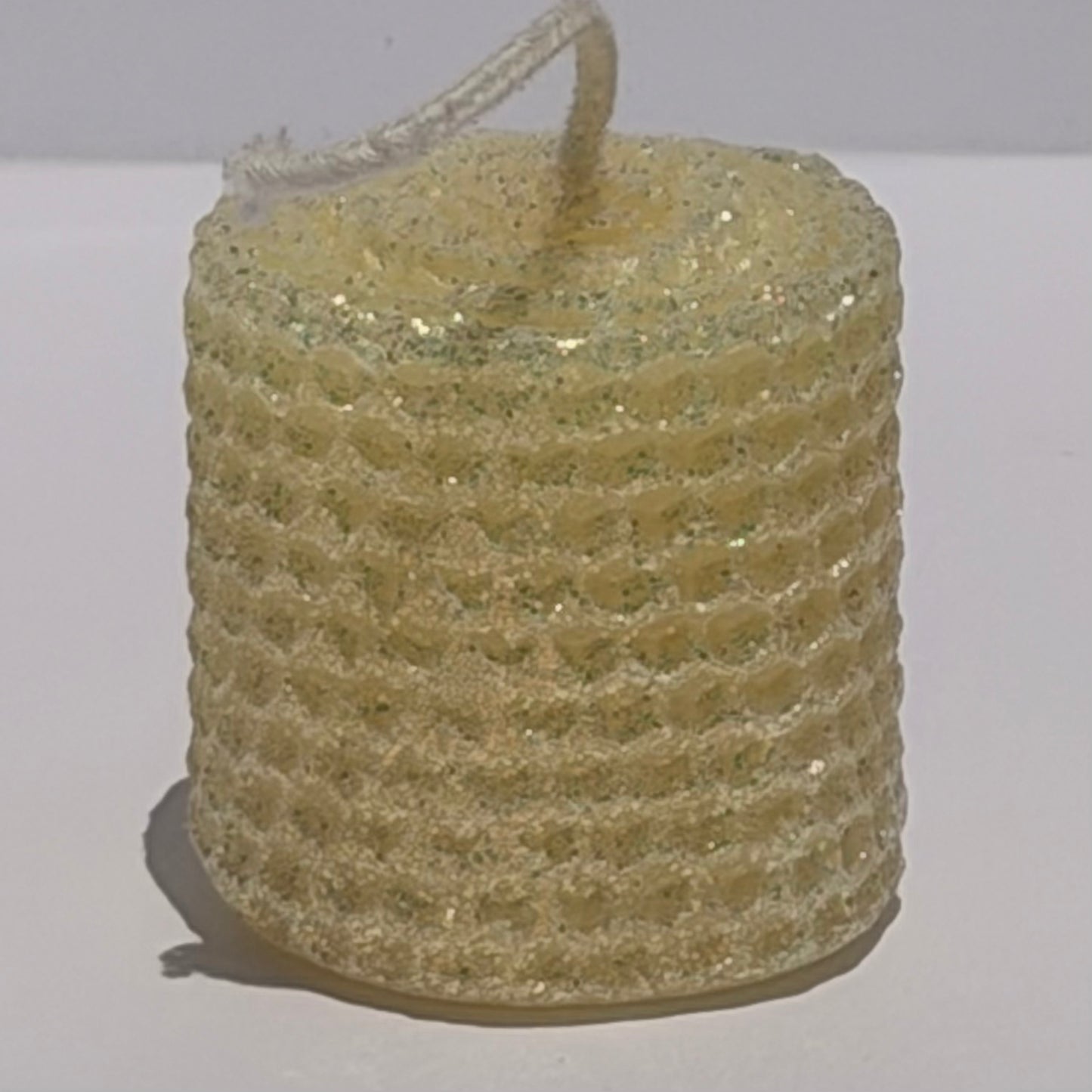 Our butter classic glitter radiates a soft, creamy yellow, wrapped in opalescent glitter with a golden undertone-bringing a warm, delicate glow that feels both classic and comforting