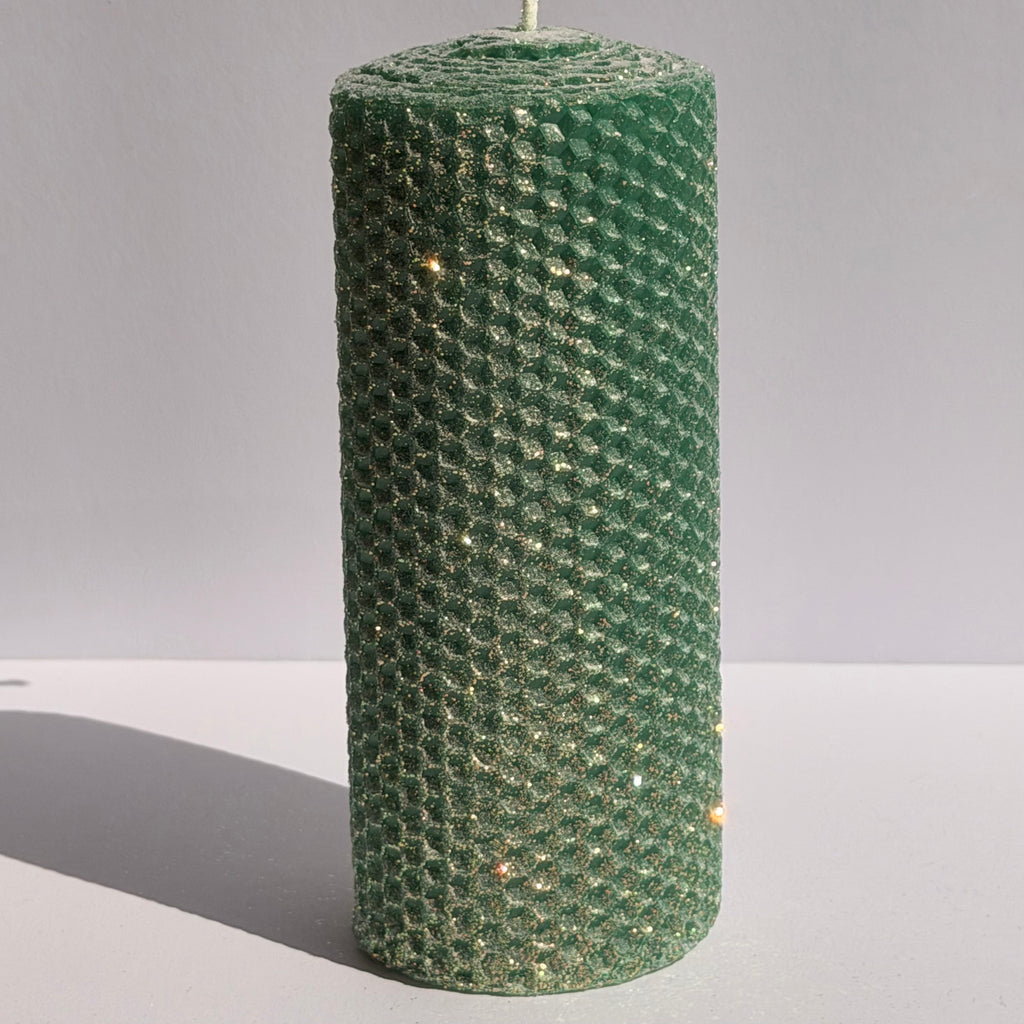 Our emerald classic glitter glows with a rich, jewel-toned green, wrapped in opalescent glitter with a golden undertone-infusing your space with a luxurious, radiant sparkle like a rare gem.
