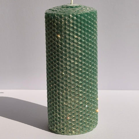 Our emerald classic glitter glows with a rich, jewel-toned green, wrapped in opalescent glitter with a golden undertone-infusing your space with a luxurious, radiant sparkle like a rare gem.