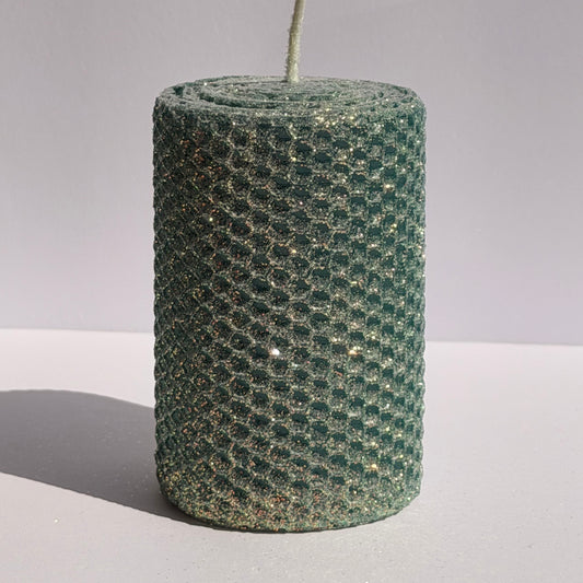 Our forest green classic glitter shimmers with a deep, earthy green, wrapped in an opalescent glitter and a golden undertone-evoking the serene, enchanting glow of a forest at dusk.