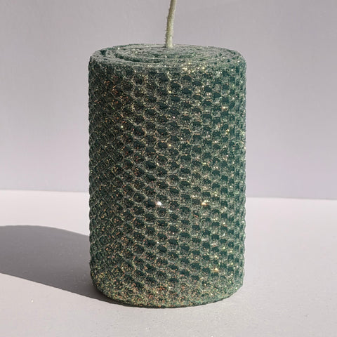 Our forest green classic glitter shimmers with a deep, earthy green, wrapped in an opalescent glitter and a golden undertone-evoking the serene, enchanting glow of a forest at dusk.
