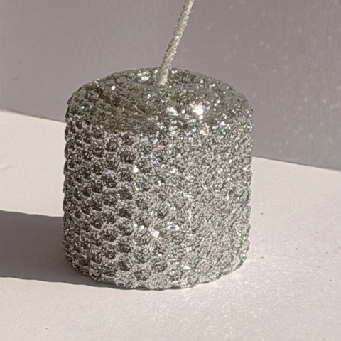 Our bright silver metallic glitter radiates a bold, mirror-like silver, fully enveloped in a dazzling metallic finish-infusing your space with a bright, modern glamour that captures every glimmer of light.