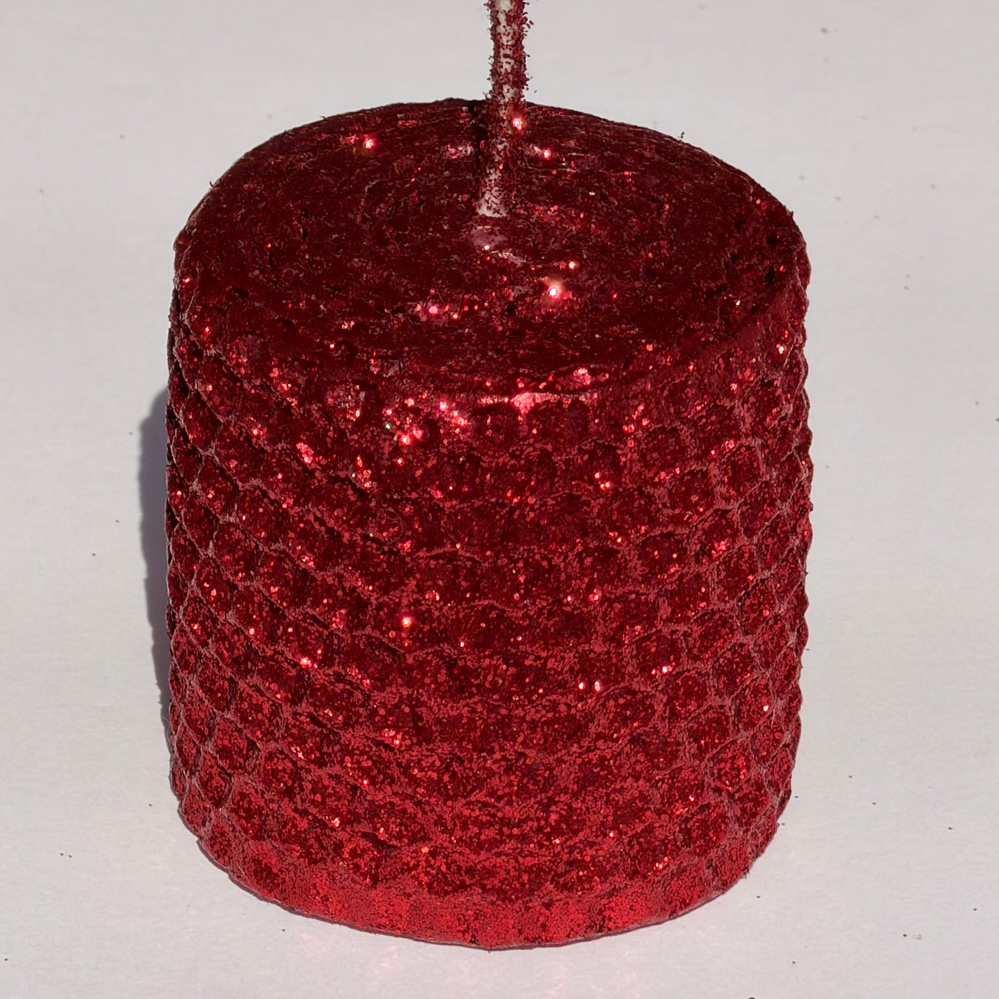 Our garnet metallic glitter envelops a deep, dark red, fully covered in a luxurious metallic finish-infusing your space with a rich, sophisticated sparkle that feels timeless and deeply elegant.