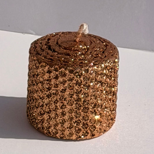 Our copper metallic glitter shimmers with a warm, radiant copper, fully adorned in a heavy metallic sparkle-infusing your space with a glowing, modern elegance that feels both bold and inviting.