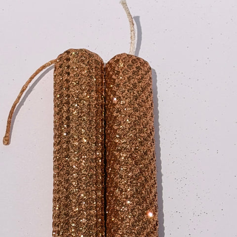 Our copper metallic glitter shimmers with a warm, radiant copper, fully adorned in a heavy metallic sparkle-infusing your space with a glowing, modern elegance that feels both bold and inviting.