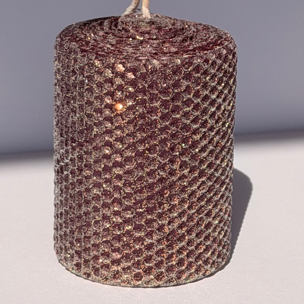 Our wine classic glitter exudes a deep, luxurious burgundy, wrapped in opalescent glitter with a golden undertone-infusing your space with a rich, sophisticated sparkle perfect for intimate evenings.
