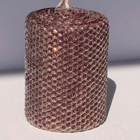 Our wine classic glitter exudes a deep, luxurious burgundy, wrapped in opalescent glitter with a golden undertone-infusing your space with a rich, sophisticated sparkle perfect for intimate evenings.