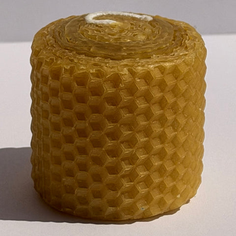 Our golden natural beeswax candle radiates a warm, sun-kissed glow, capturing the essence of pure, golden honey. Its rich luminous color brings a radiant elegance to any room and a sense of natural luxury.