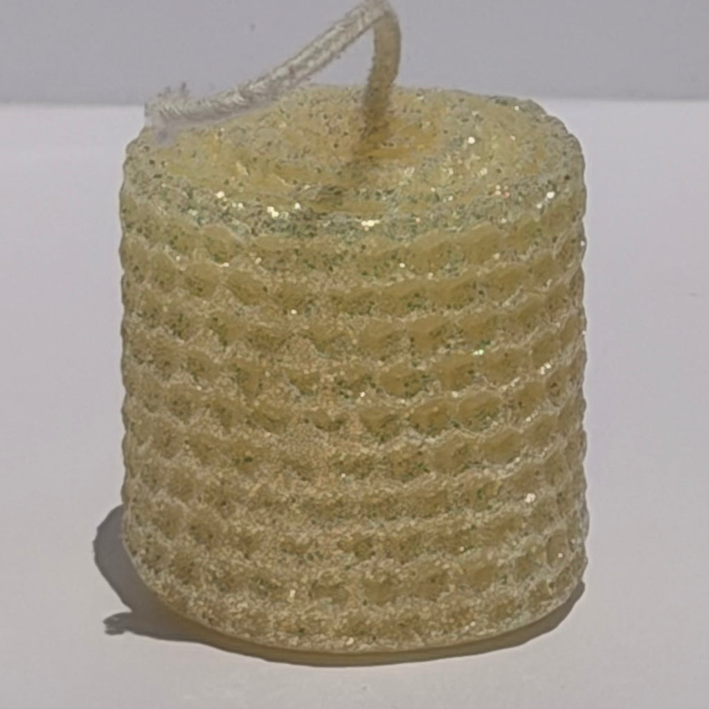 Our butter classic glitter radiates a soft, creamy yellow, wrapped in opalescent glitter with a golden undertone-bringing a warm, delicate glow that feels both classic and comforting