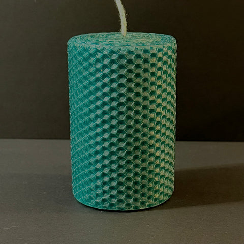 Our forest green exudes a deep, earthy cam, like a walk through an ancient woodland-perfect for grounding and relaxation.