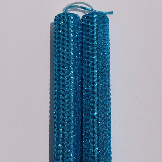 Our turquoise iridescent metallic glitter shimmers with a radiant turquoise, wrapped in an iridescent metallic finish-infusing your space with a bright, tropical sparkle that feels light and dreamlike.
