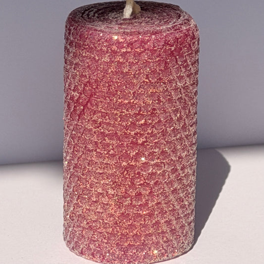 Our cranberry classic glitter glows with a deep, romantic burgundy pink, wrapped in an opalescent glitter and a gold undertone-evoking timeless beauty with a graceful sparkling charm.