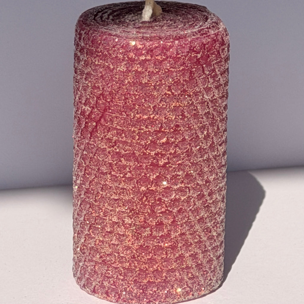 Our cranberry classic glitter glows with a deep, romantic burgundy pink, wrapped in an opalescent glitter and a gold undertone-evoking timeless beauty with a graceful sparkling charm.
