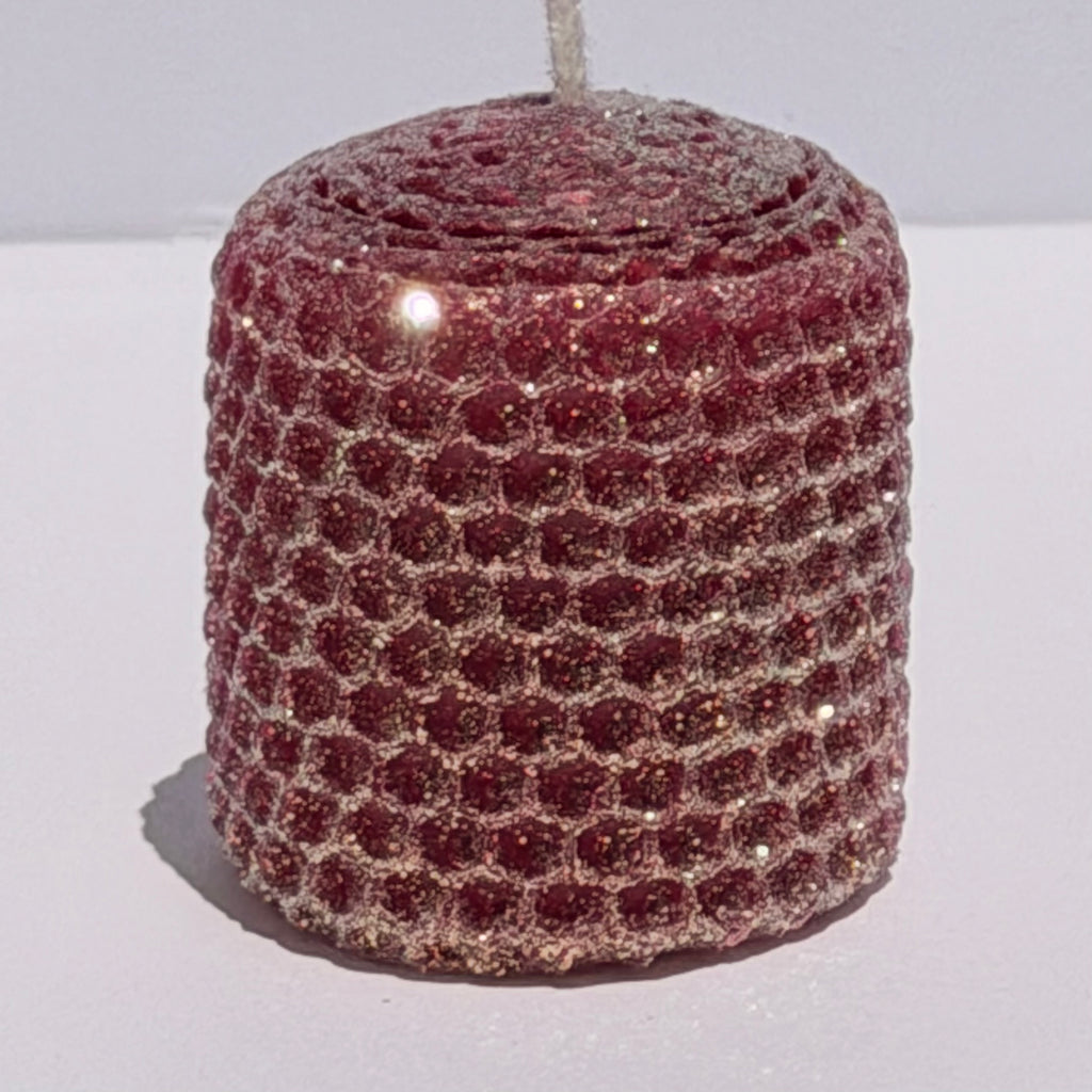 Our cranberry classic glitter glows with a deep, romantic burgundy pink, wrapped in an opalescent glitter and a gold undertone-evoking timeless beauty with a graceful sparkling charm.