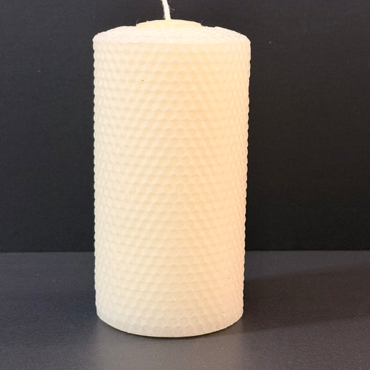 Our ivory candle exudes timeless elegance, with a creamy, pale glow that evokes purity and serenity-perfect for a refined, minimalist atmosphere.