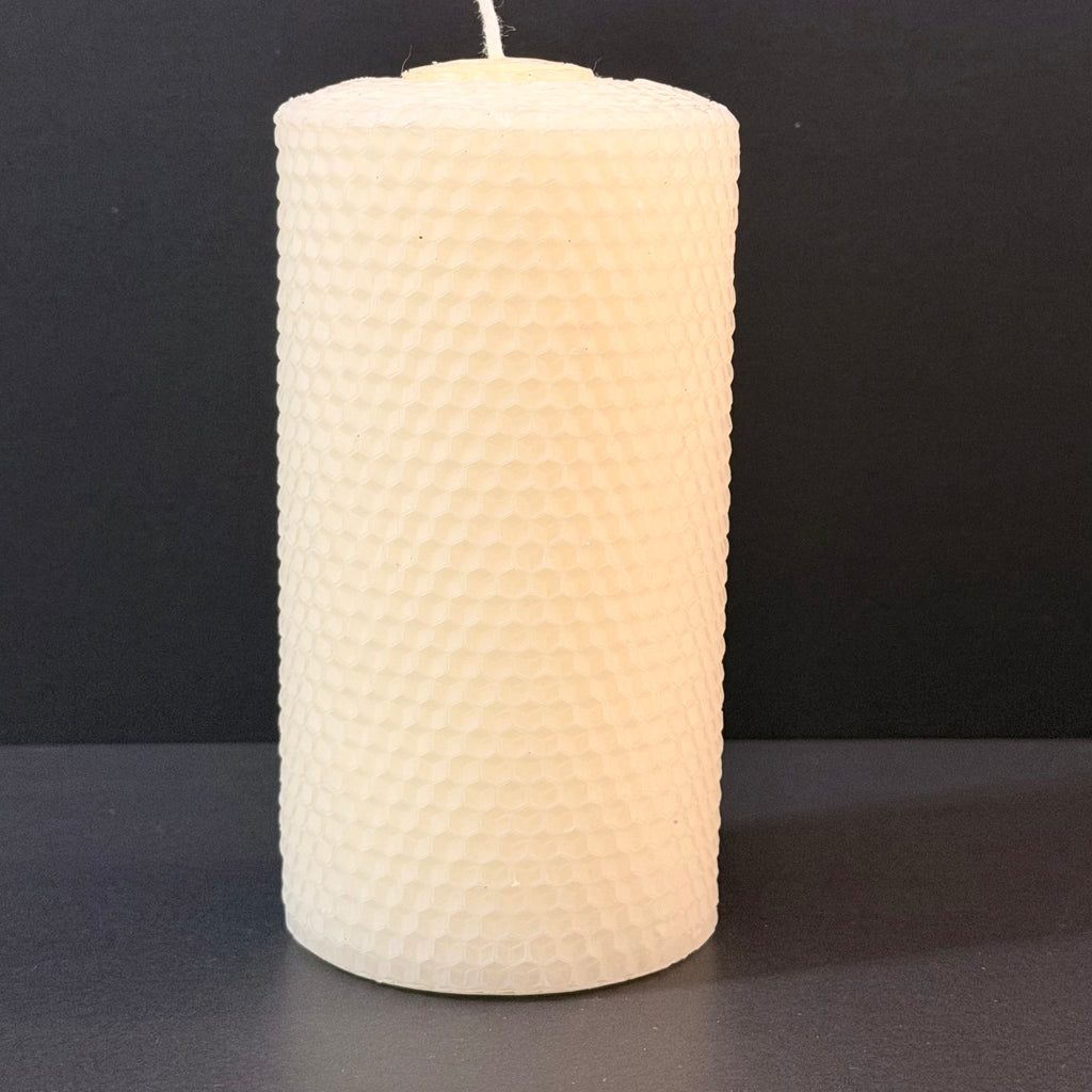 Our ivory candle exudes timeless elegance, with a creamy, pale glow that evokes purity and serenity-perfect for a refined, minimalist atmosphere.