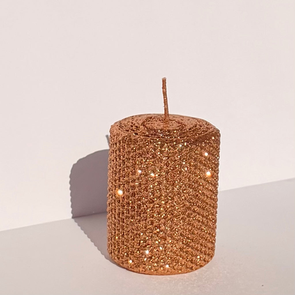 Our copper metallic glitter shimmers with a warm, radiant copper, fully adorned in a heavy metallic sparkle-infusing your space with a glowing, modern elegance that feels both bold and inviting.