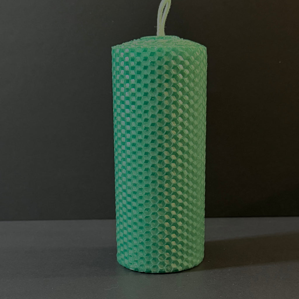 Our emerald natural candle glistens with a rich, jewel-toned medium green, evoking the timeless beauty of precious gemstones-perfect for a luxe, sophisticated ambiance.