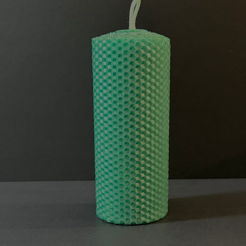 Our emerald natural candle glistens with a rich, jewel-toned medium green, evoking the timeless beauty of precious gemstones-perfect for a luxe, sophisticated ambiance.