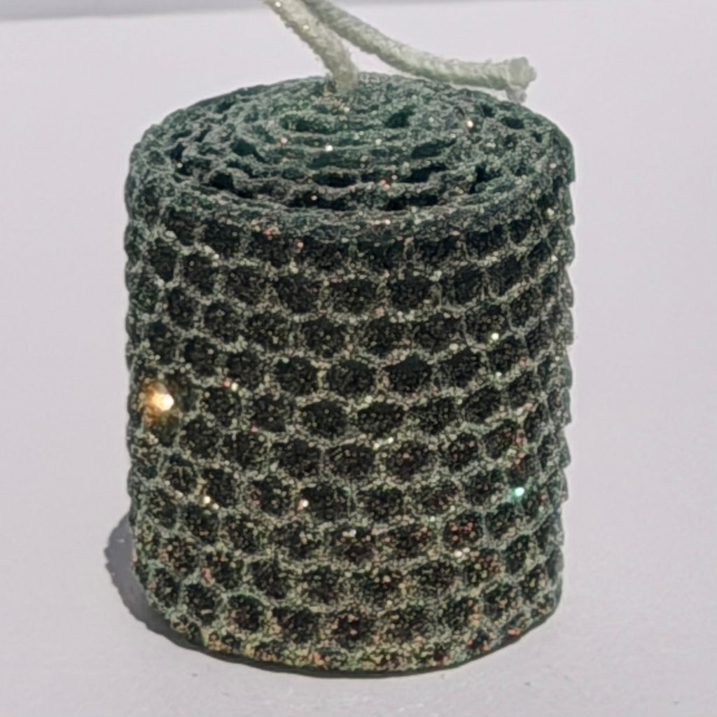 Our forest green classic glitter shimmers with a deep, earthy green, wrapped in an opalescent glitter and a golden undertone-evoking the serene, enchanting glow of a forest at dusk.