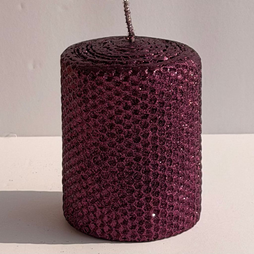 Our burgundy metallic glitter glows with a deep, wine-red elegance, fully coated in a rich metallic sparkle-infusing your space with a warm, refined glow that feels both classic and deeply luxurious.