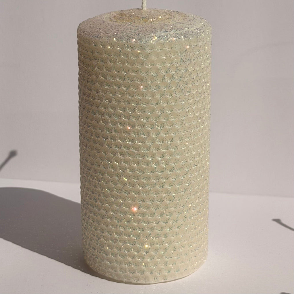 Our ivory classic glitter offers a timeless, pale ivory glow, wrapped in opalescent glitter with a golden undertone-infusing your space with a refined, understated sparkle that is pure elegance.
