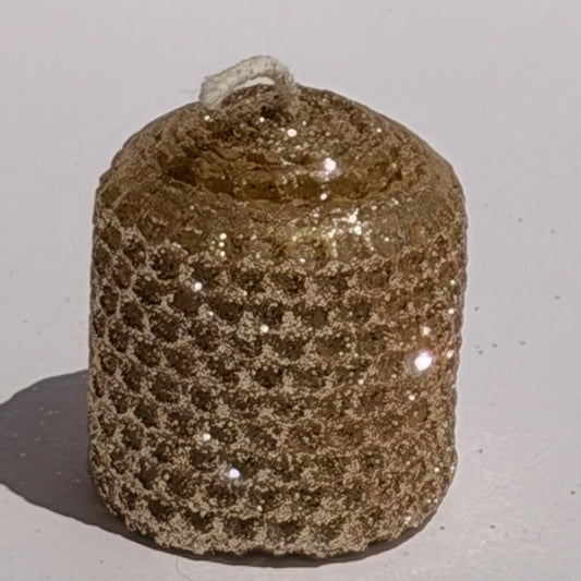 Our gold metallic glitter radiates a luminous, classic gold, fully enveloped in a brilliant metallic sparkle-infusing your space with a timeless, radiant glow that feels both elegant and opulent.