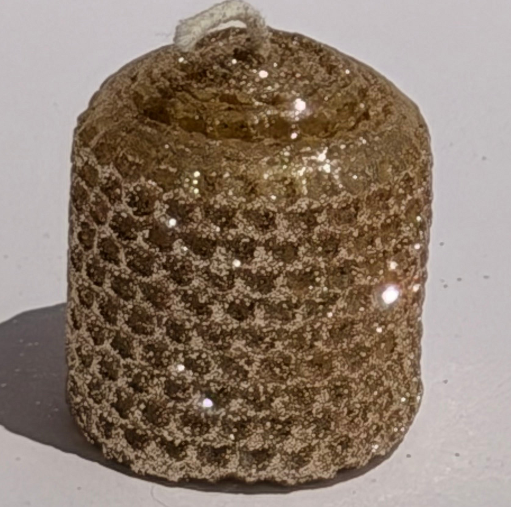Our gold metallic glitter radiates a luminous, classic gold, fully enveloped in a brilliant metallic sparkle-infusing your space with a timeless, radiant glow that feels both elegant and opulent.