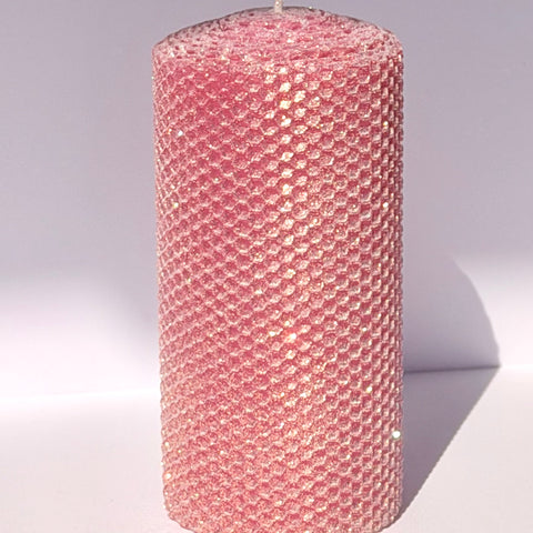 Our rose classic glitter radiates a deep, romantic pink, wrapped in opalescent glitter with a gold undertone, bringing a lush, festive sparkle that feels both warm and elegant.