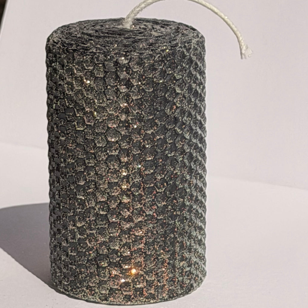 Our black classic glitter exudes a sleek, mysterious elegance, wrapped in opalescent glitter with a gold undertone-infusing your space with a bold, dramatic sparkle that is both timeless and captivating.