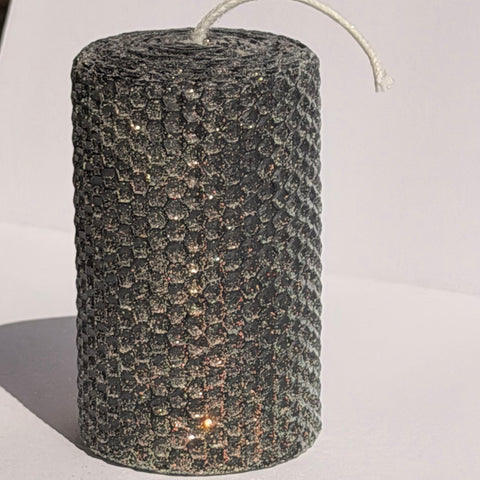 Our black classic glitter exudes a sleek, mysterious elegance, wrapped in opalescent glitter with a gold undertone-infusing your space with a bold, dramatic sparkle that is both timeless and captivating.