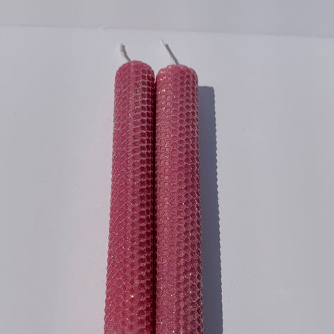 Our rose classic glitter radiates a deep, romantic pink, wrapped in opalescent glitter with a gold undertone, bringing a lush, festive sparkle that feels both warm and elegant.