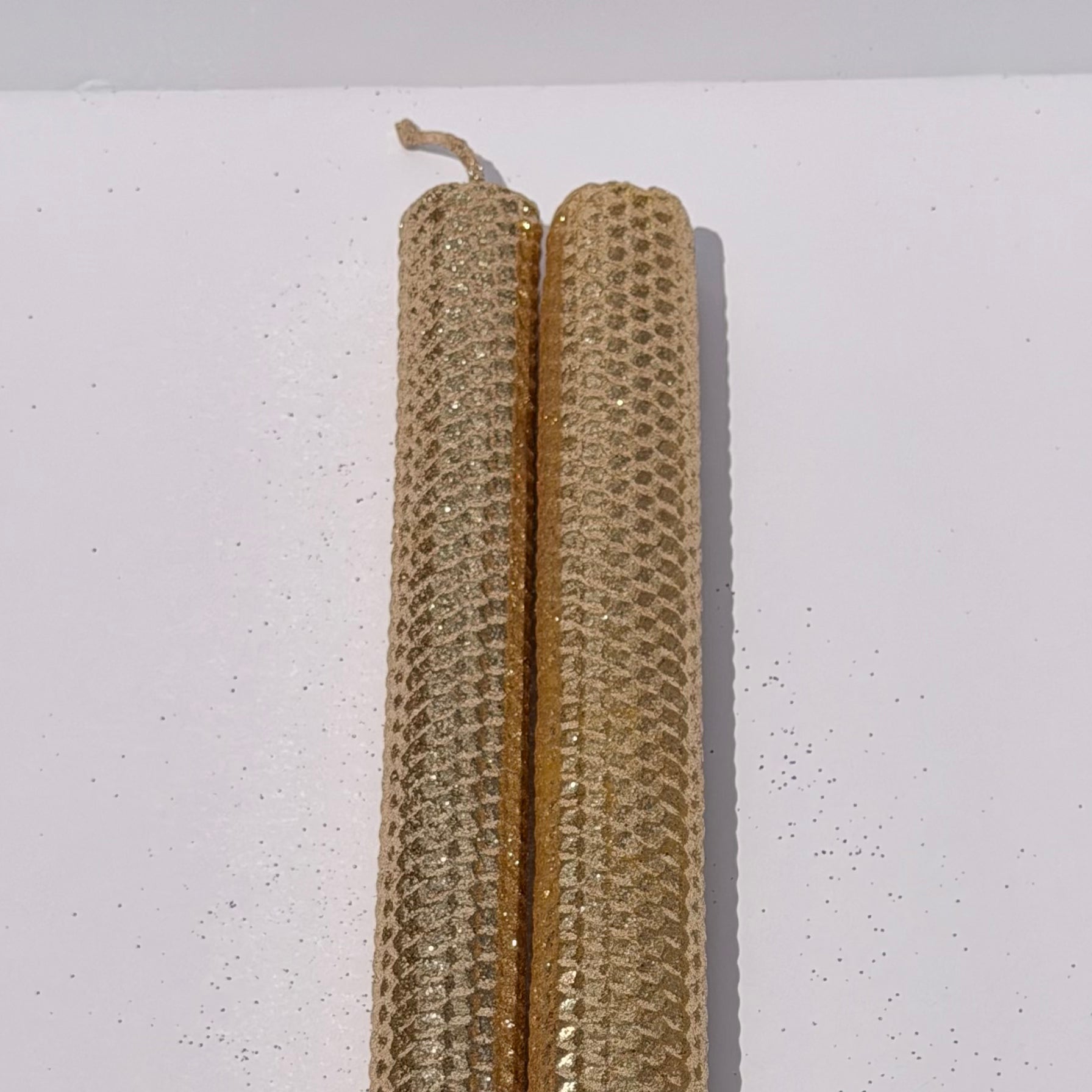 Our gold metallic glitter radiates a luminous, classic gold, fully enveloped in a brilliant metallic sparkle-infusing your space with a timeless, radiant glow that feels both elegant and opulent.