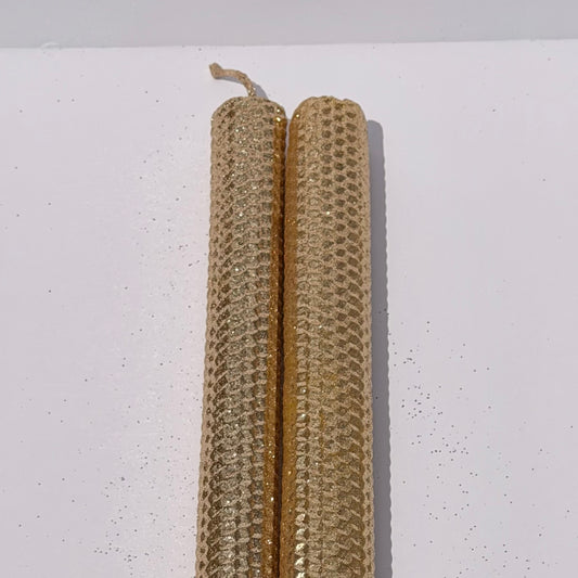 Our gold metallic glitter radiates a luminous, classic gold, fully enveloped in a brilliant metallic sparkle-infusing your space with a timeless, radiant glow that feels both elegant and opulent.