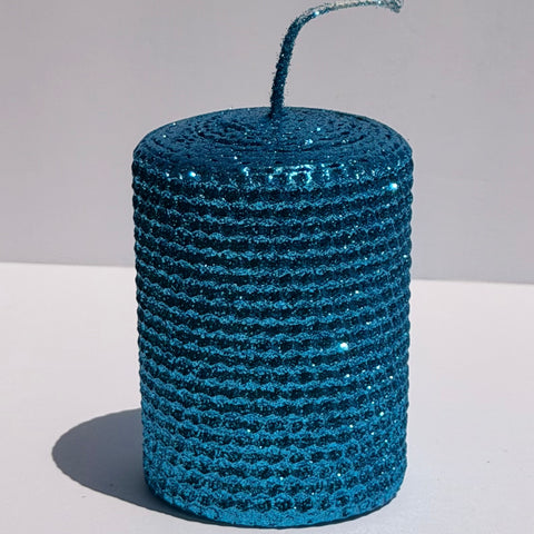 Our turquoise iridescent metallic glitter shimmers with a radiant turquoise, wrapped in an iridescent metallic finish-infusing your space with a bright, tropical sparkle that feels light and dreamlike.