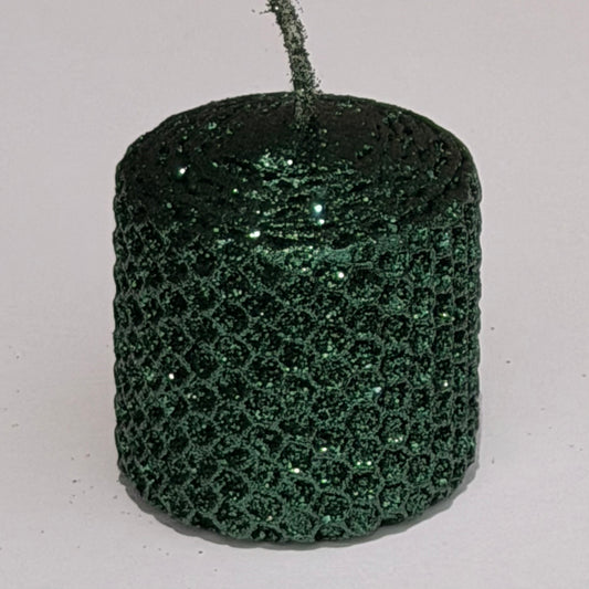 Our hunter metallic glitter envelops a deep, forest green in a rich metallic glitter-infusing your space with a bold, classic sparkle that feels sophisticated, jewel like and enduring.