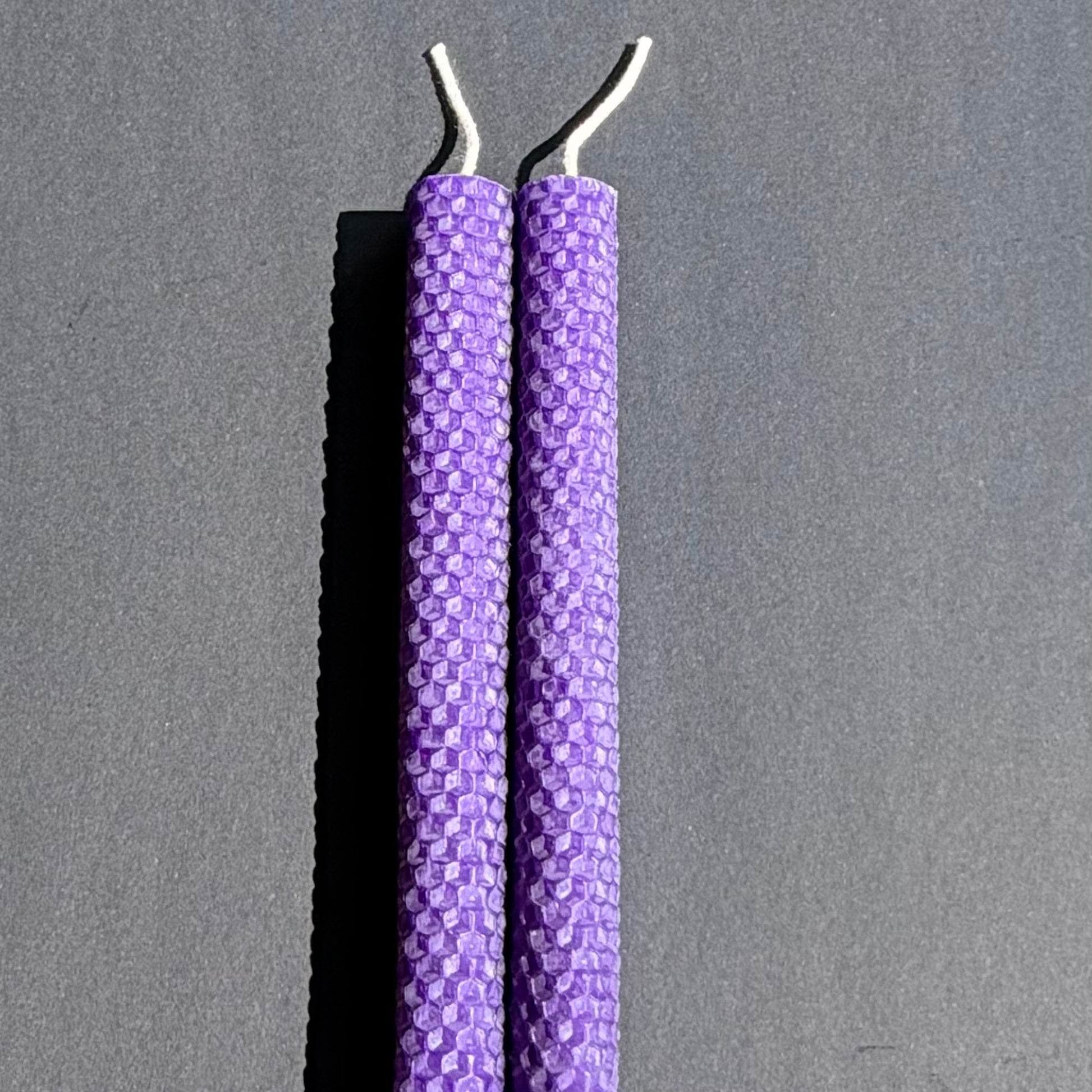 Our purple natural beeswax candle exudes a rich, royal depth, with a tranquil violet hue that evokes a sense of mystery and opulence-perfect for a serene, elegant ambiance.