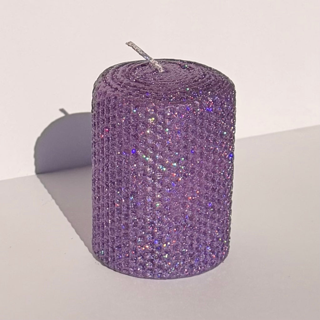 Our lilac iridescent metallic glitter envelops a soft, tonal lilac wax in a luminous, heavy metallic glitter-infusing your space with a radiant, multidimensional shimmer that feels both ethereal and mesmerizing.