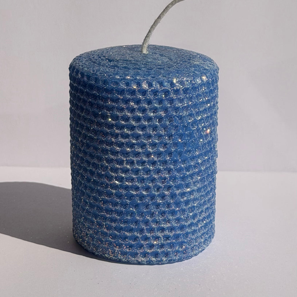 Our blue classic glitter candle radiates a soft, serene azure, wrapped in opalescent glitter with a golden undertone-infusing your space with a tranquil, sparkling elegance.