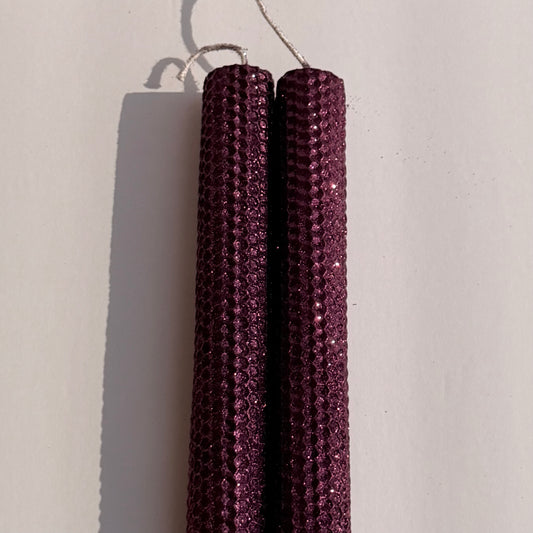 Our burgundy metallic glitter glows with a deep, wine-red elegance, fully coated in a rich metallic sparkle-infusing your space with a warm, refined glow that feels both classic and deeply luxurious.