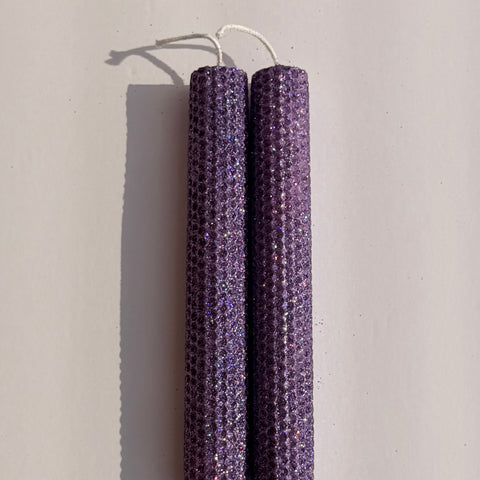 Our lilac iridescent metallic glitter envelops a soft, tonal lilac wax in a luminous, heavy metallic glitter-infusing your space with a radiant, multidimensional shimmer that feels both ethereal and mesmerizing.