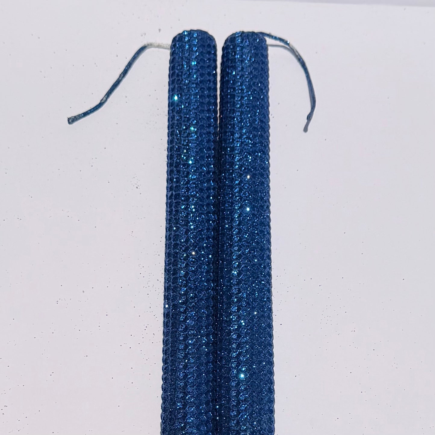 Our ultramarine metallic glitter glows with a deep, vivid blue, fully enrobed in dazzling metallic glitter-bringing a bold, oceanic energy with a brilliant, sparkling depth.