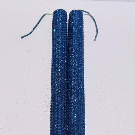 Our ultramarine metallic glitter glows with a deep, vivid blue, fully enrobed in dazzling metallic glitter-bringing a bold, oceanic energy with a brilliant, sparkling depth.