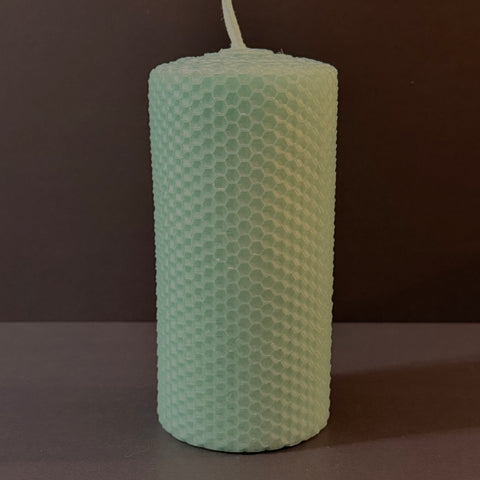 Our aqua natural candle glows with a refreshing, pale blue-green radiance, evoking the serene sparkle of tropical waters-perfect for a tranquil, invigorating atmosphere.