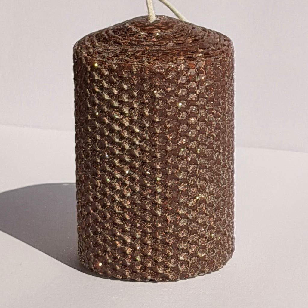 Our coffee classic glitter glows with a rich, warm brown, infused with opalescent glitter and a gold undertone-evoking the comforting richness of fresh brewed coffee, with a sparkly, indulgent charm.