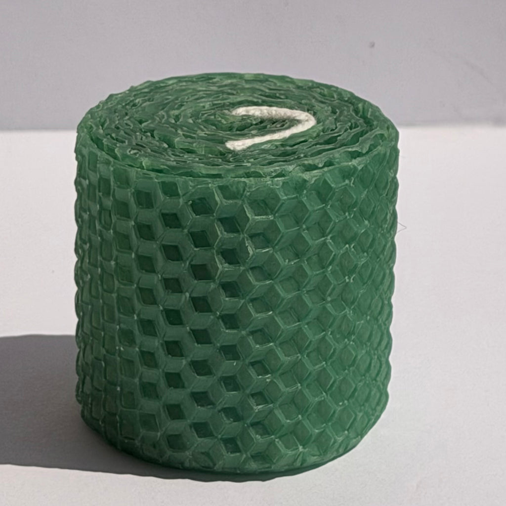 Our emerald natural candle glistens with a rich, jewel-toned medium green, evoking the timeless beauty of precious gemstones-perfect for a luxe, sophisticated ambiance.