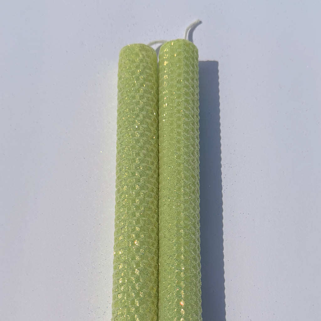 Our lime classic glitter bursts with a zesty, bright green glow, wrapped in opalescent glitter and a golden undertone-infusing your space with a playful, sparkling energy perfect for a bright, uplifting atmosphere.
