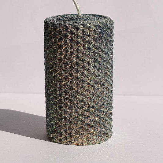 Our cornflower blue classic glitter radiates a cool, blue-gray elegance, adorned with opalescent glitter and a golden undertone-infusing your space with a calm, understated sophistication and a subtle sparkle.