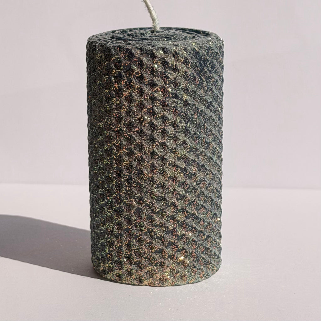 Our cornflower blue classic glitter radiates a cool, blue-gray elegance, adorned with opalescent glitter and a golden undertone-infusing your space with a calm, understated sophistication and a subtle sparkle.