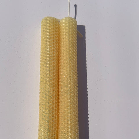 Our butter classic glitter radiates a soft, creamy yellow, wrapped in opalescent glitter with a golden undertone-bringing a warm, delicate glow that feels both classic and comforting.